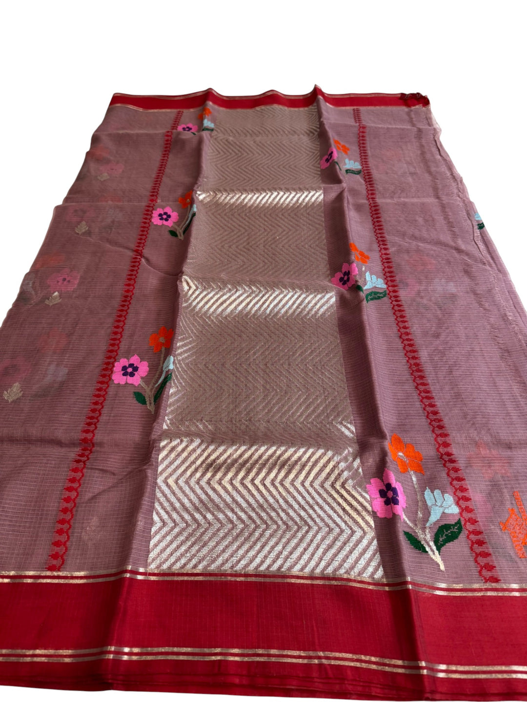 Elegant Kota Weave Saree with Silver Zari Pallu and Floral Motifs