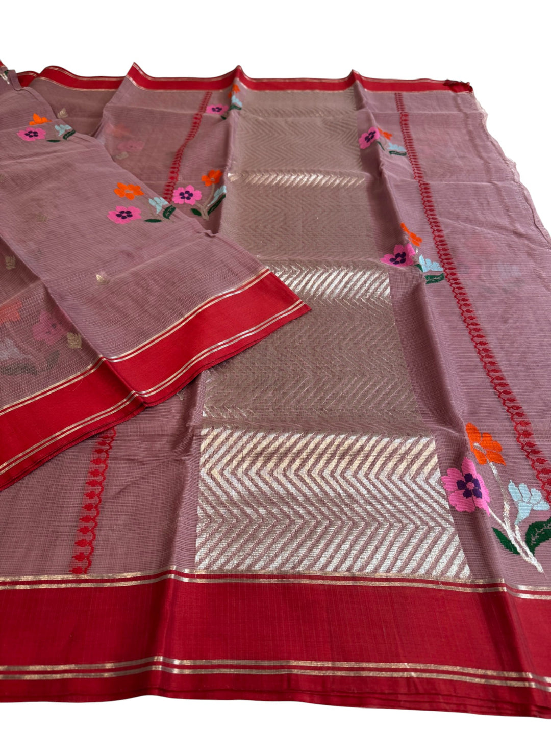 Elegant Kota Weave Saree with Silver Zari Pallu and Floral Motifs