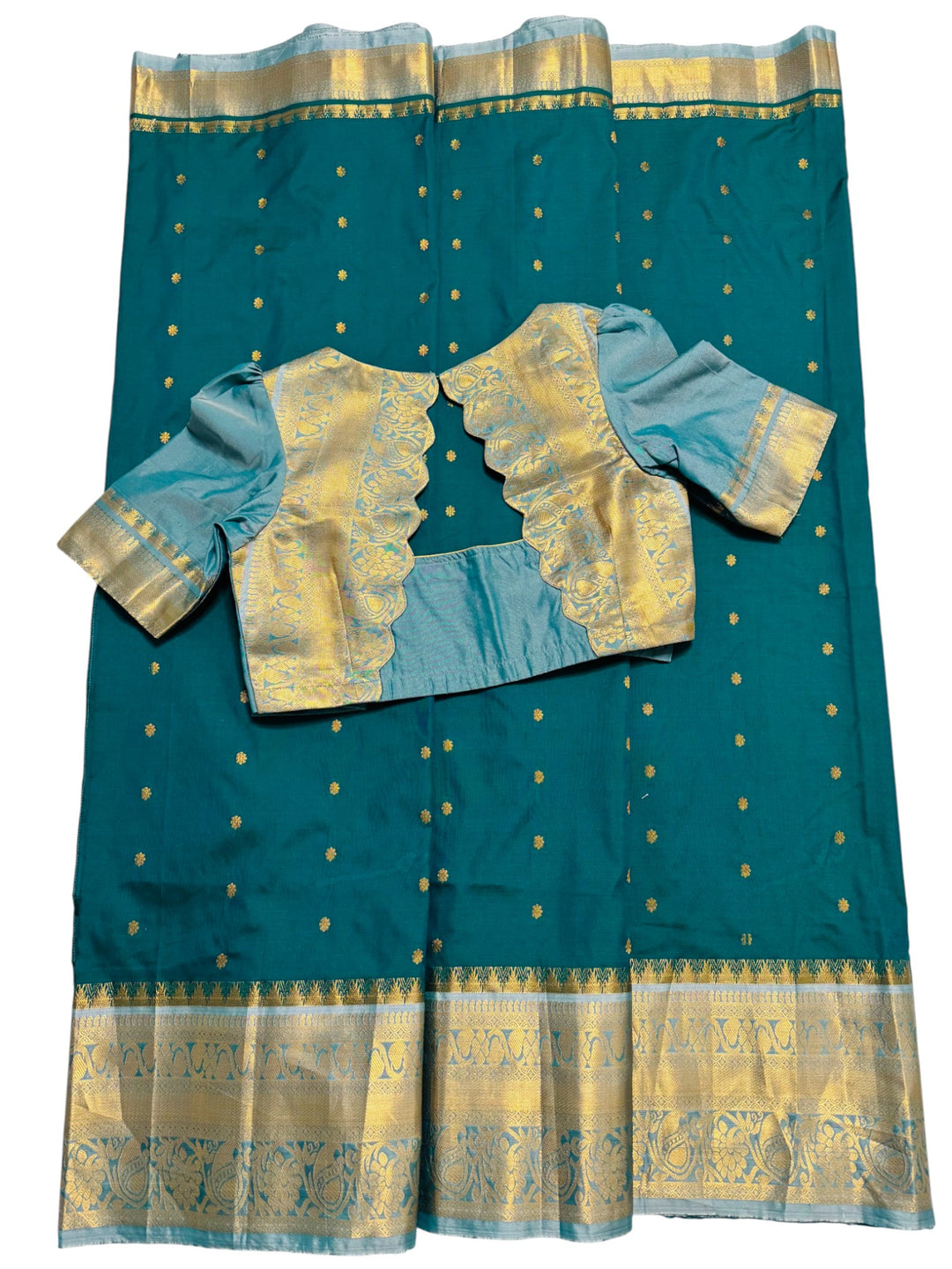 Gadwal Handloom-Style Pattu Saree with Designer Scallop Blouse