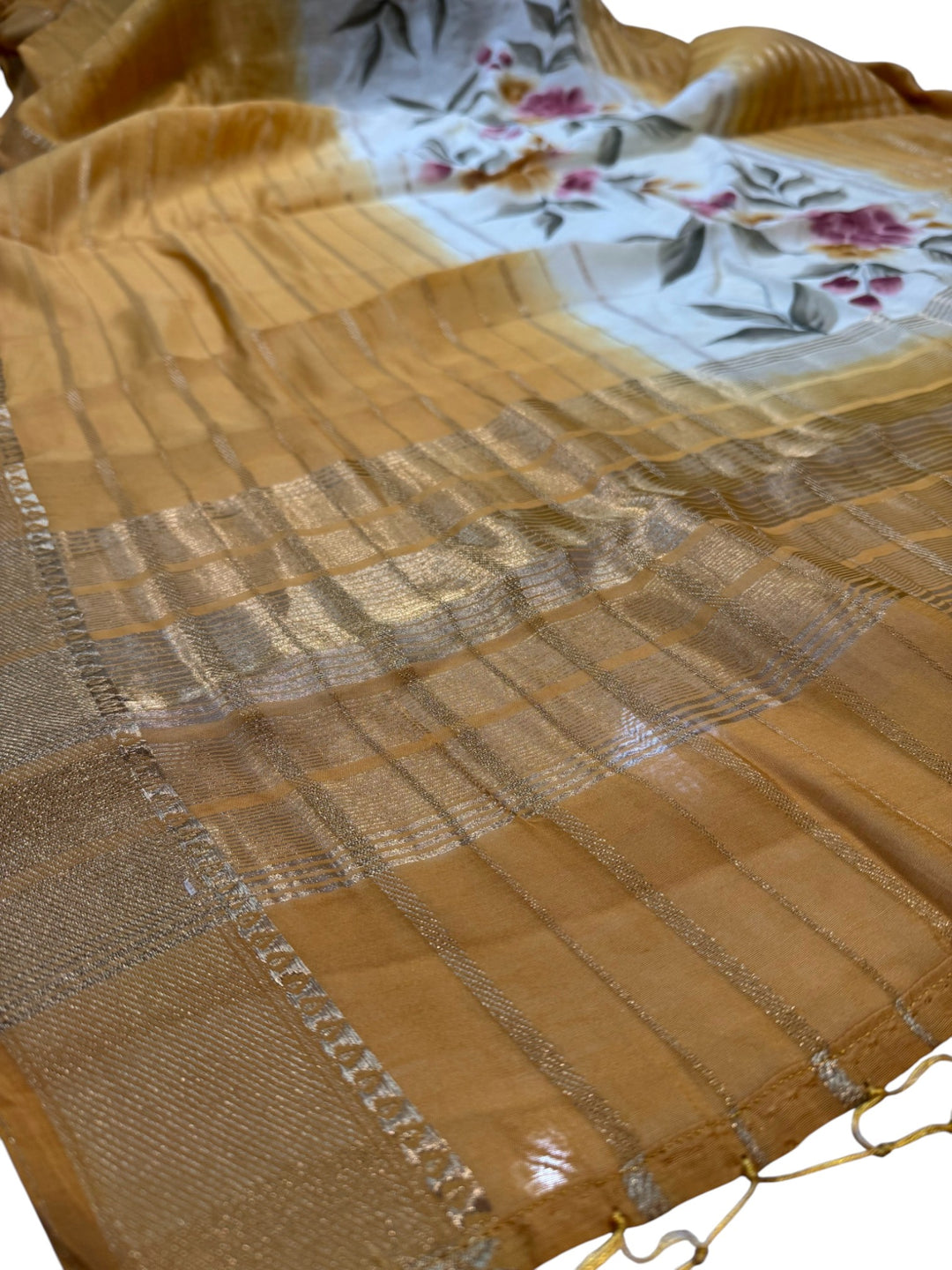 Elegant Georgette Saree with Hand-Painted Pallu & Ready Blouse