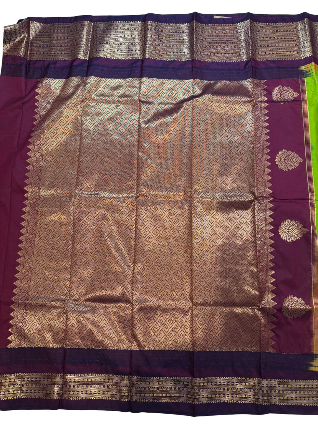 Elegant Semi Gadwal Saree – Lime Green Body & Contrast Maroon Pallu