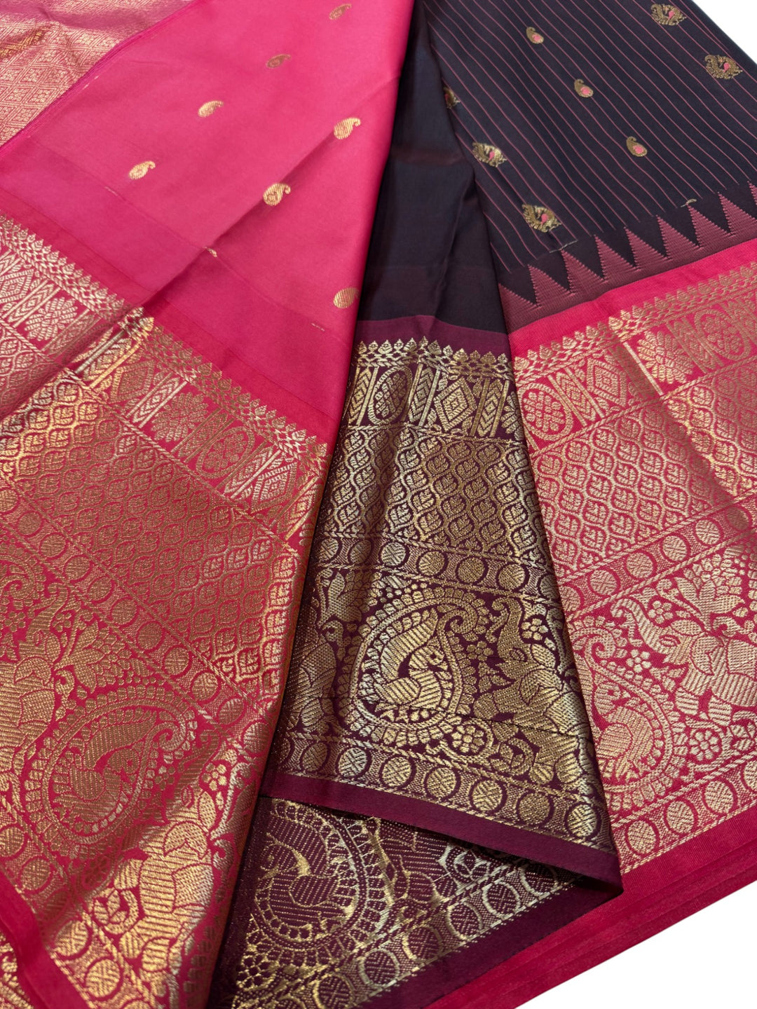 Elegant Semi Gadwal Saree – Black Body with Contrasting Maroon Pallu