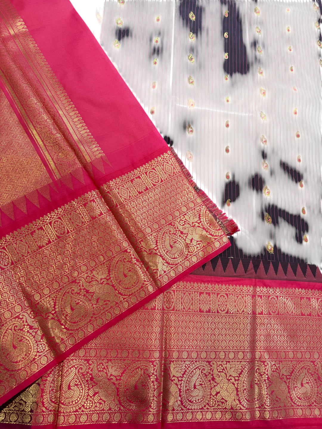 Elegant Semi Gadwal Saree – Black Body with Contrasting Maroon Pallu